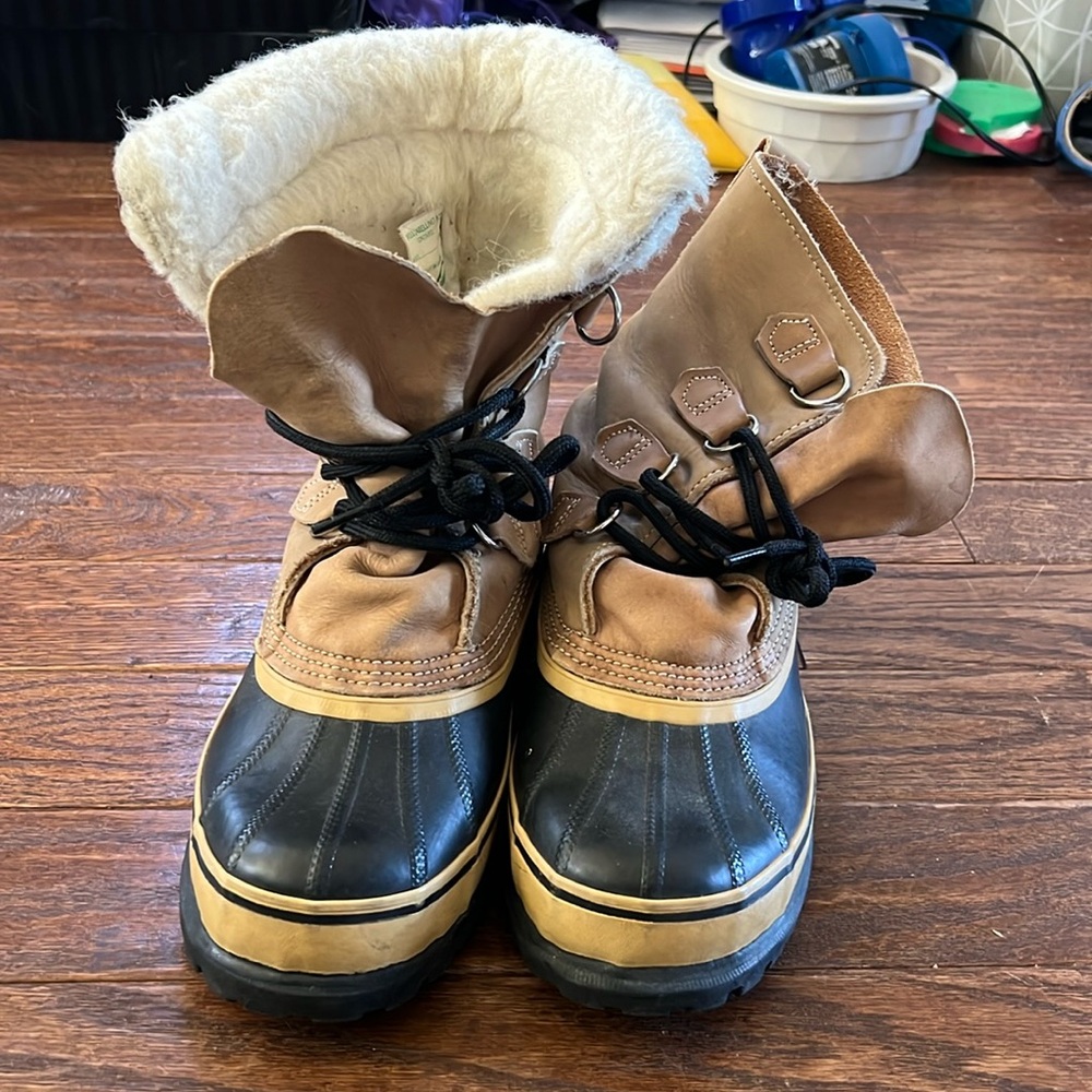 SOREL, Size 8, Women’s Winter Boots. Missing 1 Liner, AMAZING used condition!